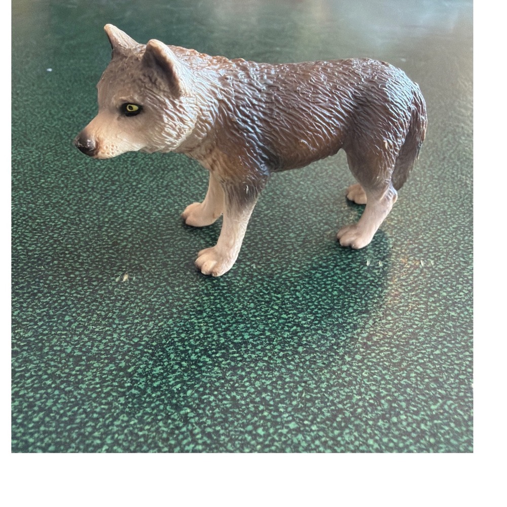 Schleich Germany 2002 Gray Wolf Standing Animal Figurine Brown Plastic Toy 4"